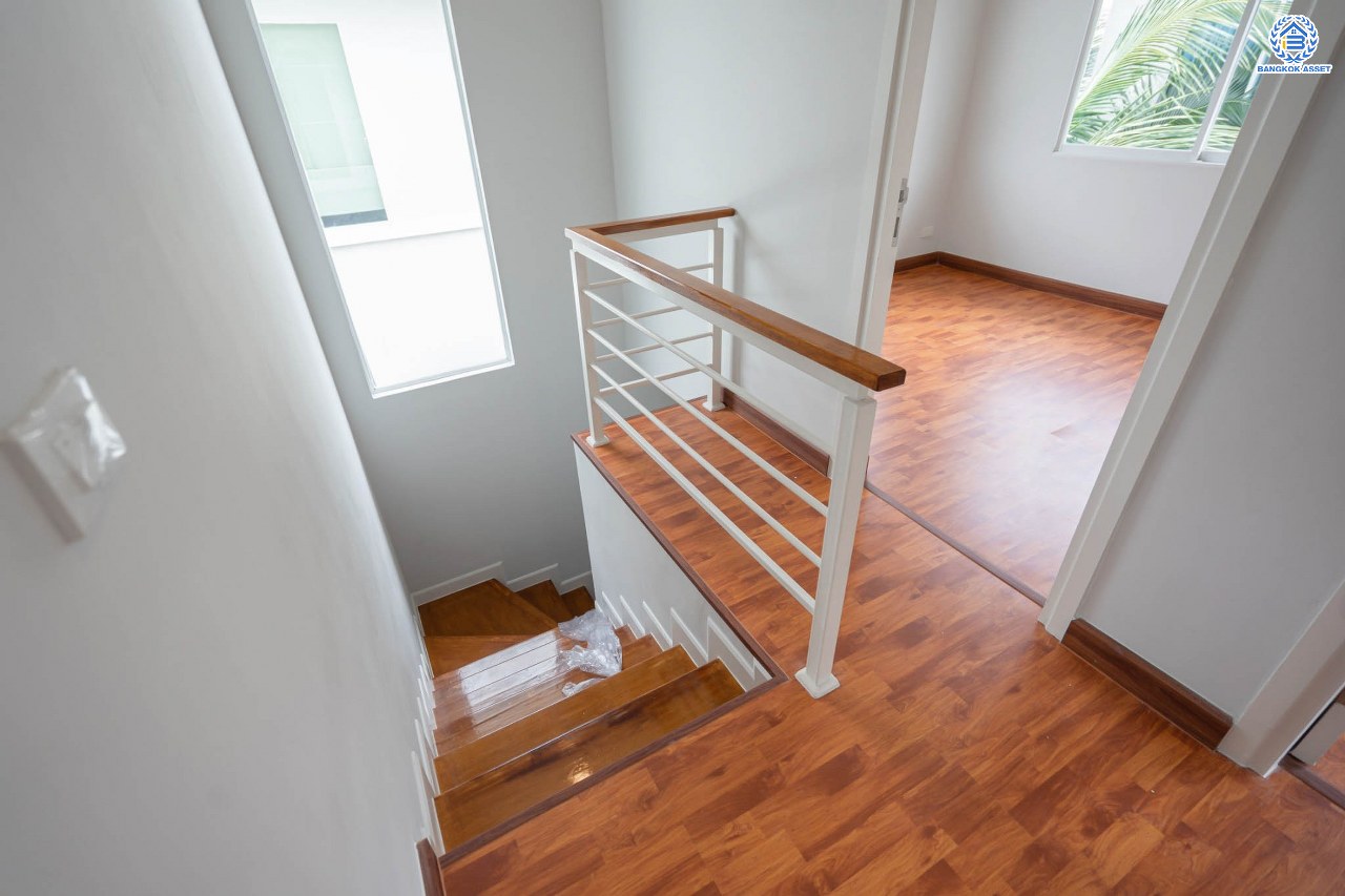 บ้านมือสองตกแต่งใหม่ แบรนด์ Property Perfect ม.เพอร์เฟคพาร์ค บางบัวทอง เนื้อที่ 36 ตร.ว. ฟังก์ชัน 3 ห้องนอน 2 ห้องน้ำ 2 ที่จอดรถ เติมเต็มทุกความต้องการ ใช้ชีวิตแบบใกล้ชิดธรรมชาติ บนทำเลเดินทางสะดวก เชื่อมต่อ ถ.กาญจนาภิเษก ใกล้ทางด่วน"ศรีรัช" และรถไฟฟ้าสายสีม่วง "สถานีคลองบางไผ่"